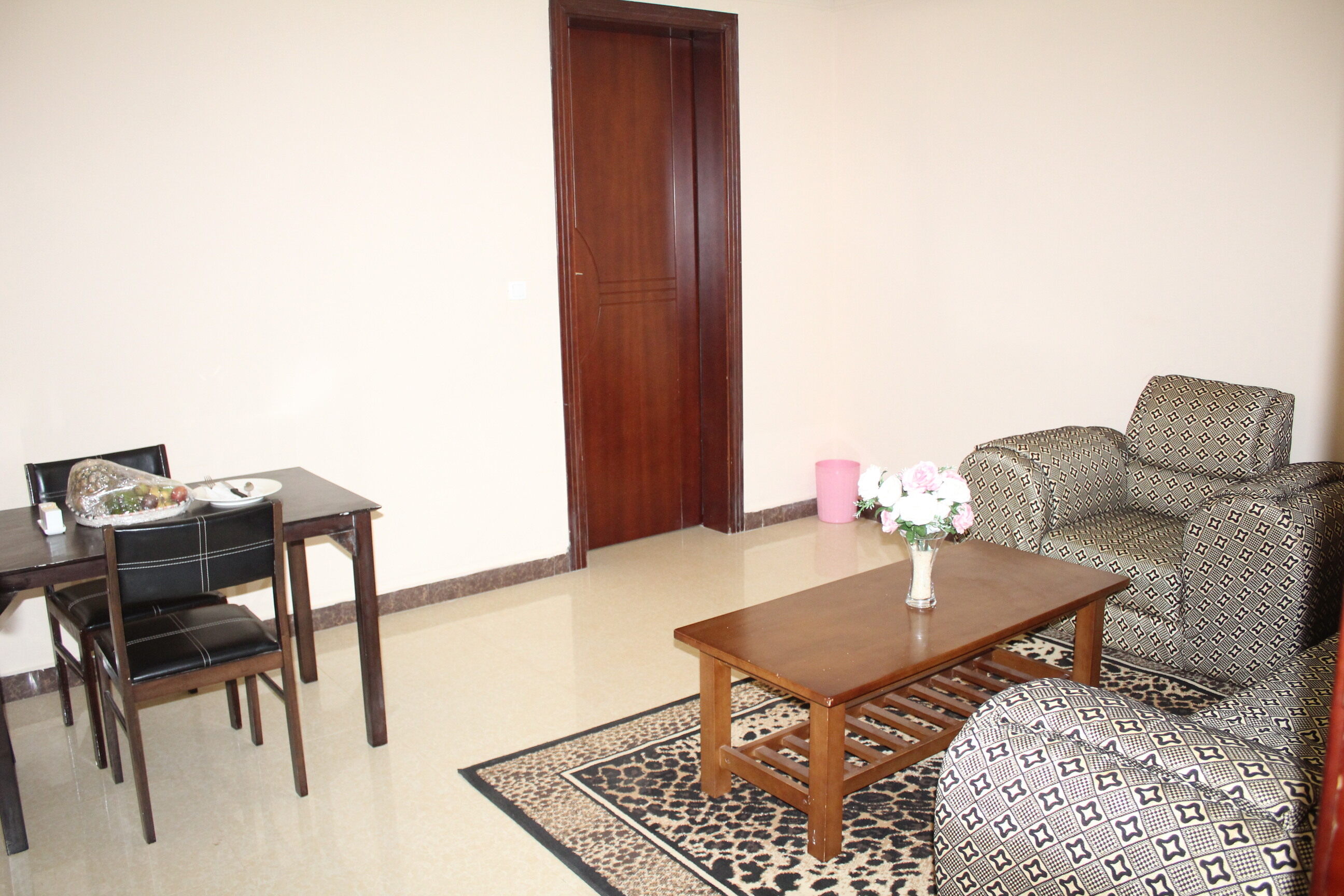 http://www.tropitel-gitega.com/storage/1684919405_presidential_suite_3_700.jpg